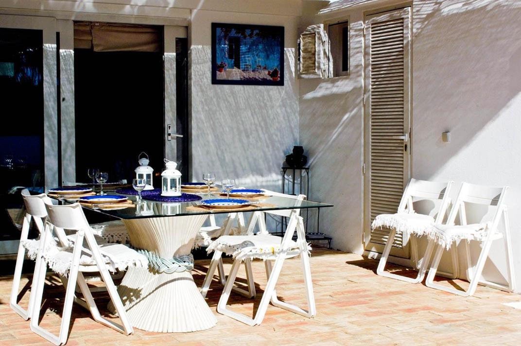 Private Vila832 In *